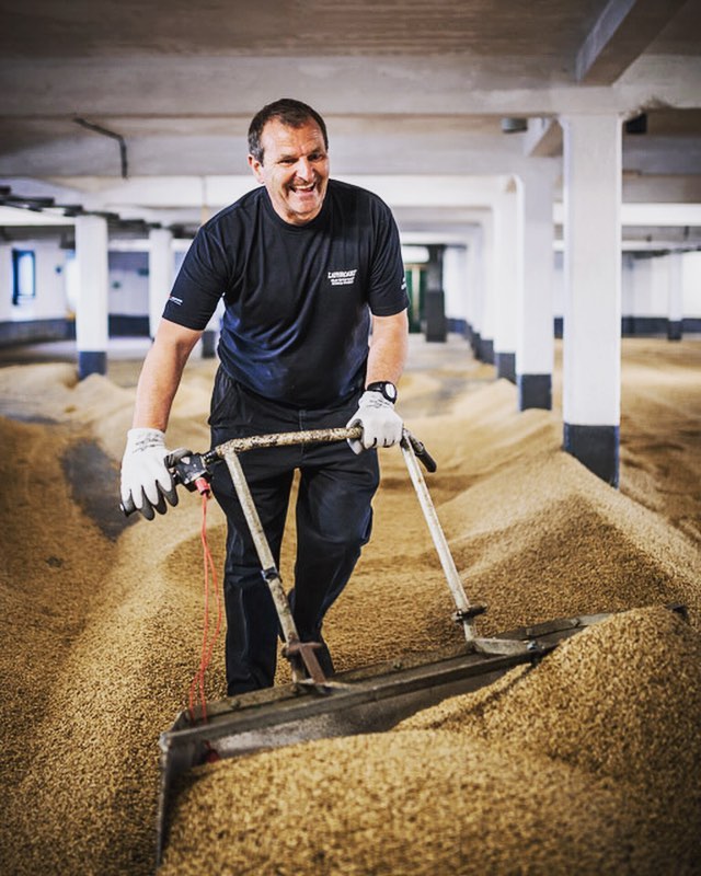 Konrad Borkowski - malting floor chez Laphroaig